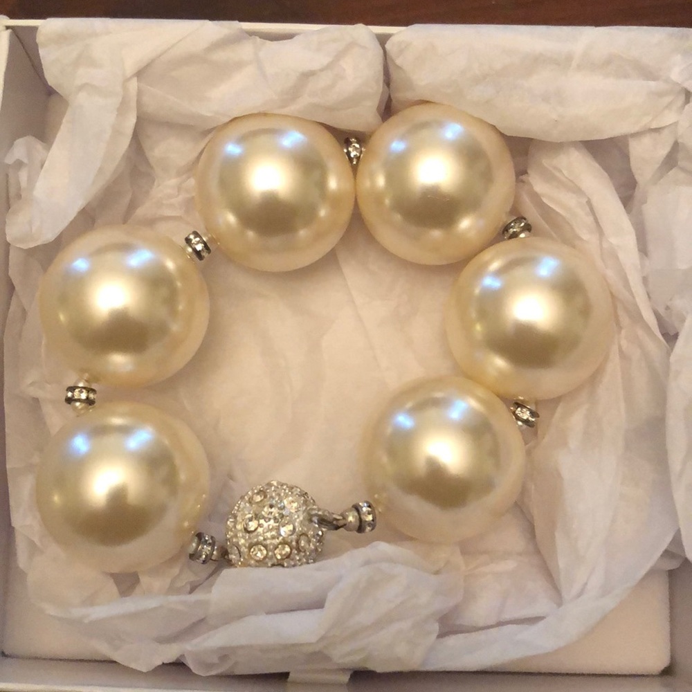 Hot Girls Pearls the evening collection Bracelet